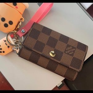 Louis Vuitton 6 key holder